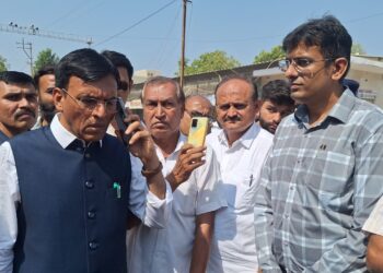 કેન્દ્રીય મંત્રી શ્રી મનસુખભાઈ માંડવીયાએ કેશોદમાં રેલવે અંડર બ્રીજની કામગીરીનું નિરીક્ષણ કર્યું