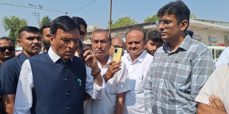કેન્દ્રીય મંત્રી શ્રી મનસુખભાઈ માંડવીયાએ કેશોદમાં રેલવે અંડર બ્રીજની કામગીરીનું નિરીક્ષણ કર્યું