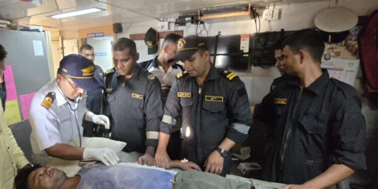 ગંભીર રીતે બીમાર માછીમારનો અમૂલ્ય જીવ બચાવતું ભારતીય તટ રક્ષક દળ.