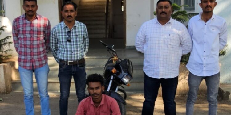 ચોરી થયેલ મોટર સાયકલ કિ.રૂ.૨૦,૦૦૦/- ના મુદ્દામાલ સાથે એક ઇસમને ઝડપી વાહન ચોરીનો ગુન્હો શોધી કાઢતી ભાવનગર લોકલ ક્રાઇમ બ્રાન્ચ