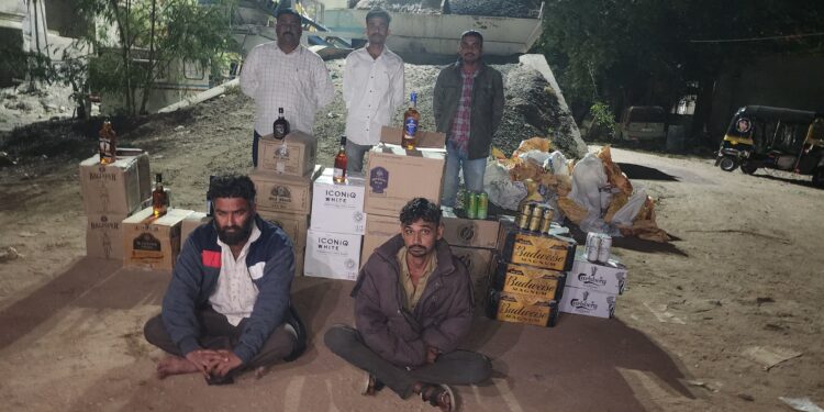 ભાવનગર લોકલ ક્રાઇમ બ્રાન્ચ નો સપાટો ભારતીય બનાવટનાં પરપ્રાંત ઇંગ્લીશ દારૂની નાની-મોટી બોટલ નંગ-૩૫૭ તથા બિયર ટીન નંગ-૨૪૦ કિ.રૂ.૨,૬૩,૩૯૪/- સહિત કુલ કિ.રૂ.૭,૬૬,૧૦૪/- ના  મુદ્દામાલ સાથે બે ઇસમોને ઝડપી પાડયા