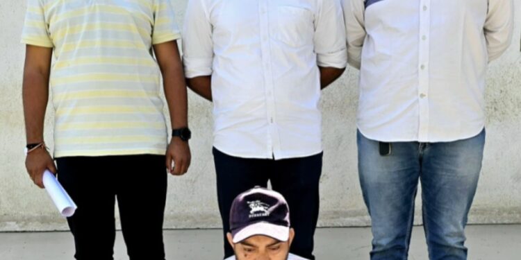 G.S.T ના છેતરપિંડી અને વિશ્વાસઘાતના ગુનામાં નાસતા ફરતા ઈસમને ઝડપી લેતી ભાવનગર લોકલ ક્રાઇમ બ્રાન્ચ.