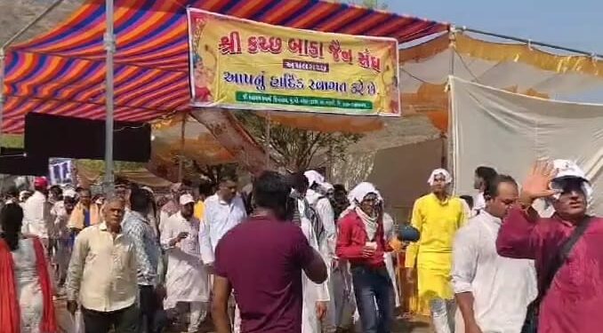 સુપ્રસિદ્ધ યાત્રાધામ પાલીતાણા માં શેત્રુંજય ગિરિવર ઉપર છ ગાઉ યાત્રામાં જૈનોનું માનવ મહેરામણ ઉમટી પડ્યું