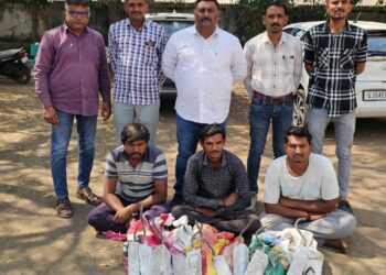 કુલ રૂ.૫૪,૦૦૦/-ના મુદ્દામાલ સાથે ત્રણ ઇસમોને પકડી પાડી ચોરીનો ગુન્હો શોધી કાઢતી ભાવનગર, લોકલ ક્રાઇમ બ્રાન્ચ