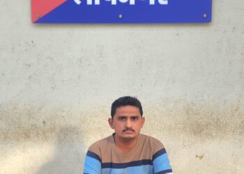 ભારતીય બનાવટનાં ઇંગ્લીશ દારૂની ગેરકાયદેસર પ્રવૃતિમાં સંડોવાયેલ ઇસમને પાસા હેઠળ અટકાયત કરી રાજકોટ મધ્યસ્થ જેલ ખાતે મોકલી આપતી ભાવનગર લોકલ ક્રાઇમ બ્રાન્ચ