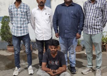 ભાવનગર લોકલ ક્રાઇમ બ્રાન્ચનો સપાટો વ્હેલ માછલીની ઉલ્ટી (એેમ્બરગ્રીસ) વજન ૧ કિલો ૩૫૮ ગ્રામ કિ.રૂ.૧,૩૫,૮૦૦૦૦/-નાં મુદ્દામાલ સાથે એક ઇસમને ઝડપી પાડ્યો