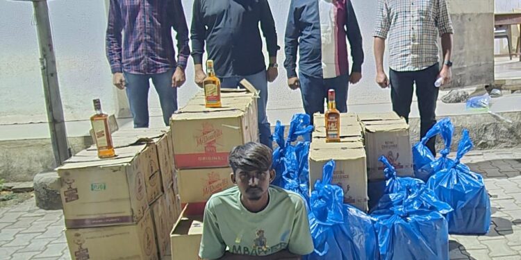ભારતીય બનાવટના ઇંગ્લીશ દારૂની બોટલ નંગ-૫૫૨ કિ.રૂ.૩,૫૬,૨૬૮/-નાં મુદ્દામાલ સાથે એક ઇસમને ઝડપી પાડતી ભાવનગર લોકલ ક્રાઇમ બ્રાન્ચ