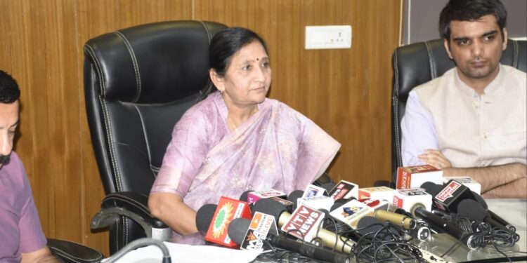 ભાવનગર ખાતે યોજાનાર “નમો સખી સંગમ મેળો”ને અનુલક્ષીને કેન્દ્રીય રાજ્ય મંત્રી શ્રીમતિ નીમુબેન બાંભણીયાનાં અધ્યક્ષસ્થાને પ્રેસ કોન્ફરન્સ યોજાઈ