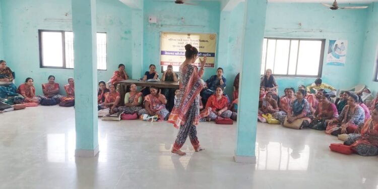 સિહોરમાં આંગણવાડી વિભાગ દ્વારા મહિલા દિવસની ઉજવણી કરાઇ.સંકલિત બાળવિકાસ યોજના કચેરીમાં કાર્યકર્તા બહેનોએ કૌશલ્ય વ્યક્ત કર્યું