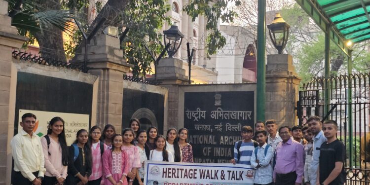 ભાવનગર યુનિવર્સિટીનાં ઈતિહાસ વિભાગનાં વિદ્યાર્થીઓએ  ભારતીય રાષ્ટ્રીય અભિલેખાગારની મુલાકાત લીધી