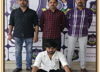 દેશી બનાવટની પિસ્ટલ કિ.રૂ.૧૦,૦૦૦/- નાં મુદ્દામાલ સાથે એક ઇસમને ઝડપી પાડતી ભાવનગર પેરોલ ફર્લો સ્કવોડ