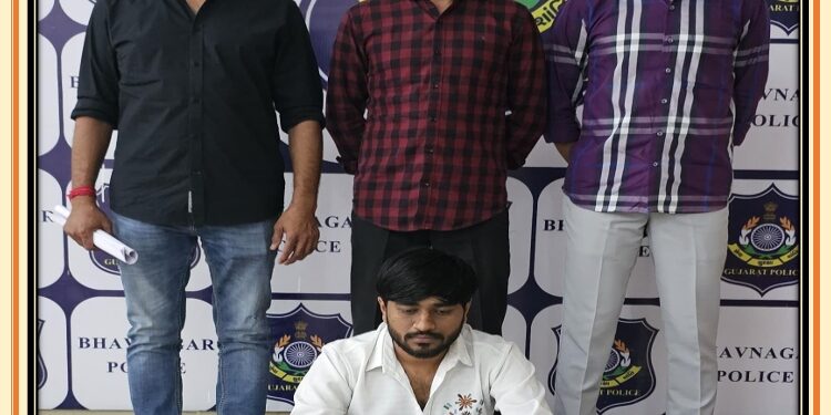 દેશી બનાવટની પિસ્ટલ કિ.રૂ.૧૦,૦૦૦/- નાં મુદ્દામાલ સાથે એક ઇસમને ઝડપી પાડતી ભાવનગર પેરોલ ફર્લો સ્કવોડ