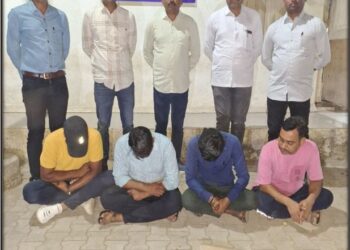 રોકડ રૂ.૧૧,૬૦૦/-નાં મુદ્દામાલ સાથે ગંજીપત્તાનો હારજીતનો હાથકાપનો જુગાર રમતા ચાર ઈસમોને ઝડપી પાડતી ભાવનગર લોકલ ક્રાઇમ બ્રાન્ચ