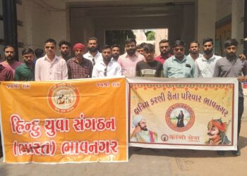 ક્ષત્રિય કરણીસેના પરીવાર  ભાવનગર તથા હિન્દુ યુવા સંગઠન ભારત ભાવનગર દ્રારા કલેક્ટરશ્રી ને આવેદનપત્ર પાઠવવામાં આવ્યુ