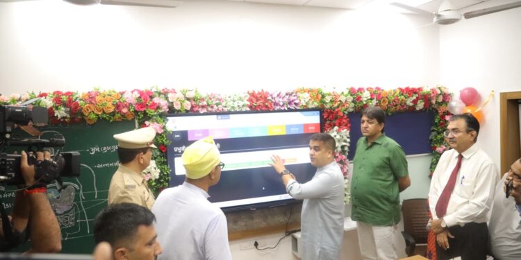 સુરતની લાજપોર મધ્યસ્થ જેલ, બની શિક્ષણ મંદિર: બંદીવાન શિક્ષક દ્વારા બંદીવાન વિદ્યાર્થીઓને ભણાવી આપ્યું ૧૦૦% રીઝલ્ટ