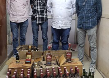 ભારતીય બનાવટના ઇંગ્લીશ દારૂની બોટલ નંગ-૧૮૩  કિ.રૂ.૬૧,૭૩૮/-નાં મુદ્દામાલ ઝડપી પાડતી ભાવનગર લોકલ ક્રાઇમ બ્રાન્ચ