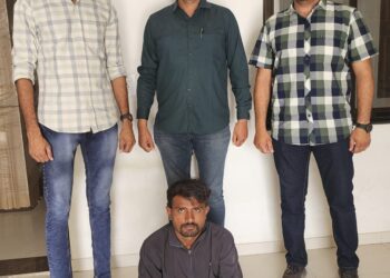 ભાવનગર વેળાવદર પોલીસ સ્ટેશનમાં દાખલ થયેલ હથિયારધારાના ગુન્હામાં છેલ્લા સવા વર્ષથી તથા વેળાવદર ફોરેસ્ટ રેન્જમાં દાખલ થયેલ ગુન્હામાં છેલ્લાં બે વર્ષથી નાસતાં-ફરતાં આરોપીને ઝડપી પાડતી  ભાવનગર લોકલ ક્રાઇમ બ્રાન્ચ