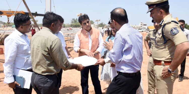 ભુજ ખાતે તા.૨૬મીના યોજાનાર પ્રધાનમંત્રીશ્રીના સંભવિત કાર્યક્રમની તૈયારી અનુસંધાને પ્રભારીમંત્રીશ્રી પ્રફુલભાઇ પાનશેરીયાના અધ્યક્ષસ્થાને સમીક્ષા બેઠક યોજાઇ