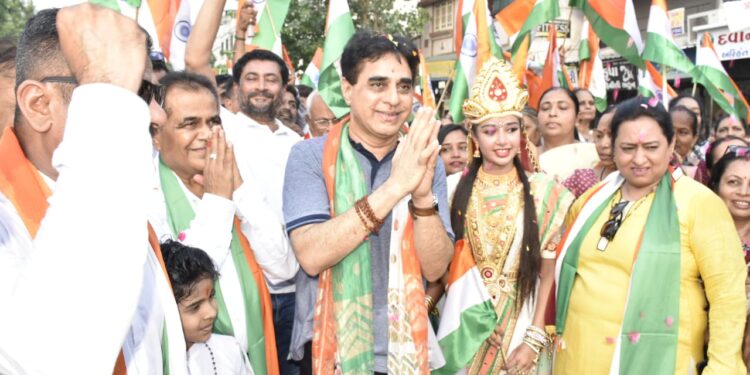 યોગીચોકથી કારગીલ ચોક સુધી ‘ભારત માતા કી જય’ના નારાથી તિરંગા યાત્રા ગુંજી ઉઠી