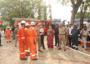 ભાવનગરના તગડી ઇન્ડિયન ઓઇલ કોર્પોરેશન લિમિટેડ ખાતે એર સ્ટ્રાઈક.ભાવનગર જિલ્લાના તગડી ખાતે ઓપરેશન અભ્યાસ સિવિલ ડિફેન્સ મોકડ્રિલ યોજાઇ