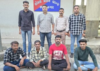 રોકડ રૂ.૧૫,૪૦૦/-નાં મુદ્દામાલ સાથે ગંજીપત્તાનો હારજીતનો હાથકાપનો જુગાર રમતા ચાર ઈસમોને ઝડપી પાડતીભાવનગર લોકલ ક્રાઇમ બ્રાન્ચ