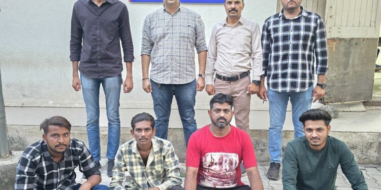 રોકડ રૂ.૧૫,૪૦૦/-નાં મુદ્દામાલ સાથે ગંજીપત્તાનો હારજીતનો હાથકાપનો જુગાર રમતા ચાર ઈસમોને ઝડપી પાડતીભાવનગર લોકલ ક્રાઇમ બ્રાન્ચ