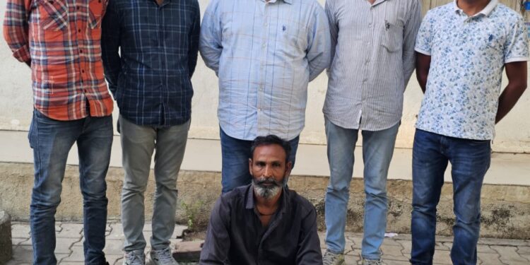 ભાવનગરપાલીતાણા રૂરલ પોલીસ સ્ટેશનમાં સને-૨૦૧૫ની સાલમાં દાખલ થયેલ હત્યાના ગુન્હામાં આજીવન કેદની સજા ભોગવતાં ફર્લો રજા ઉપરથી છેલ્લાં સાત વર્ષથી ફરાર કેદીને ઝડપી લેતી ભાવનગર લોકલ ક્રાઇમ બ્રાન્ચ