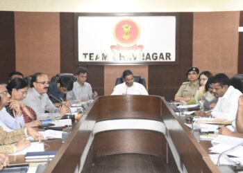 ભાવનગર ખાતે જિલ્લા કલેક્ટરશ્રી ડૉ. મનીષ કુમાર બંસલના અધ્યક્ષસ્થાને પ્રિ-મોન્સુન બેઠક યોજાઇ