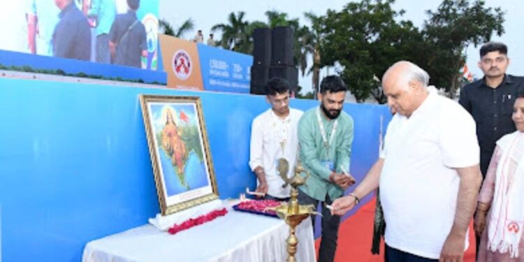 અમદાવાદમાં રિવરફ્રન્ટ ખાતે મુખ્યમંત્રીની અધ્યક્ષતામાં ‘સ્વસ્થ ગુજરાત, મેદસ્વિતામુક્ત ગુજરાત’ અભિયાન અંતર્ગત યોગ શિબિર યોજાઈ