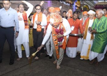 અમદાવાદમાં જગન્નાથજીની ૧૪૮મી રથયાત્રામાં પહિંદ વિધિ કરી રથને નગરચર્યા માટે પ્રસ્થાન કરાવતાં મુખ્યમંત્રી