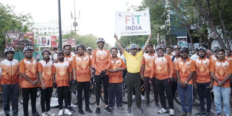 વિશ્વ સાયકલ દિવસ નિમિત્તે ભાવનગર સાયકલ ક્લબ આયોજિત 15 કી.મી. સાયકલ રાઈડ યોજાઈ.સાયકલ રાઇડમા ભાવનગર જિલ્લા કલેકટર શ્રી ડૉ. મનીષ કુમાર બંસલ જોડાયા હતા.