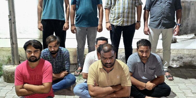 રોકડ રૂ.૧૩,૨૬૦/-નાં મુદ્દામાલ સાથે ગંજીપત્તાનો હાર-જીતનો હાથકાંપનો જુગાર રમતા પાંચ ઇસમોને ઝડપી પાડતી ભાવનગર લોકલ ક્રાઇમ બ્રાન્ચ