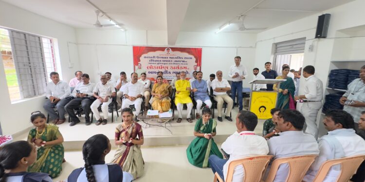 તળાજા સરકારી ઉચ્ચતર માધ્યમિક શાળા(વિજ્ઞાન પ્રવાહ) ના નવા શિક્ષણ સદનનું લોકાર્પણ કરતા કેન્દ્રીય મંત્રી શ્રીમતી નીમુબેન બાંભણીયા