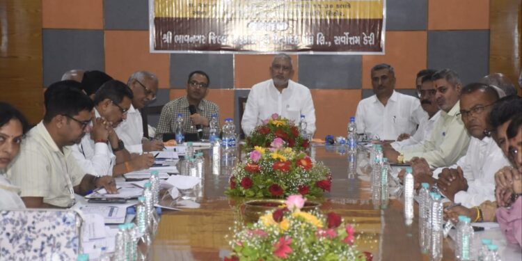 શિહોરની સર્વોત્તમ ડેરી ખાતે સહકાર રાજ્ય મંત્રી શ્રી જગદીશ વિશ્વકર્માના અધ્યક્ષસ્થાને “સહકારથી સમૃદ્ધિ” અંગે સમીક્ષા બેઠક યોજાઇ