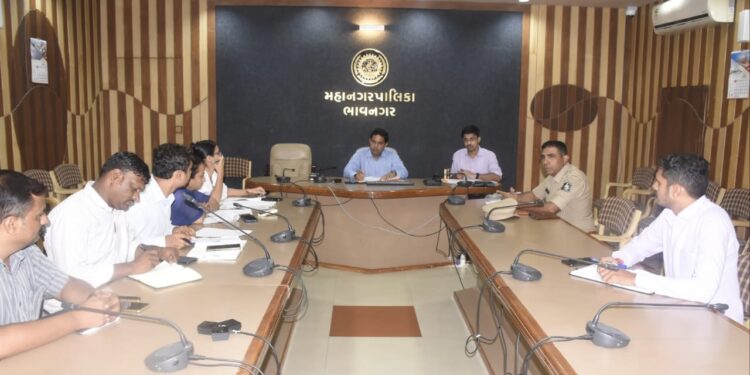 ભાવનગર શહેરમાં હર ઘર તિરંગા અભિયાનની ઉજવણી સંદર્ભે કમિશનરશ્રી એન.કે.મીણાના અધ્યક્ષસ્થાને બેઠક યોજાઈ.