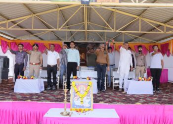 ભાવનગર જિલ્લામાં શામપરા પ્રાથમિક શાળા ખાતે વિશ્વ સિંહ દિવસની ઉજવણી કરાઈ.મોડેલ સ્કૂલ સીદસર અને આજુબાજુની શાળાઓના વિધાર્થીઓએ ભાગ લીધો.