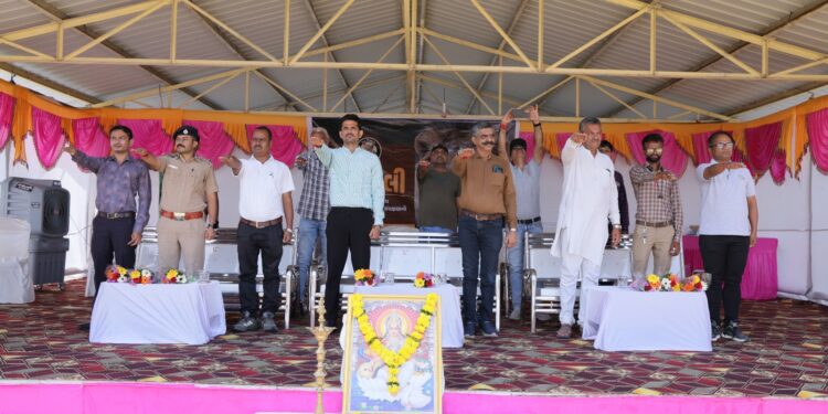 ભાવનગર જિલ્લામાં શામપરા પ્રાથમિક શાળા ખાતે વિશ્વ સિંહ દિવસની ઉજવણી કરાઈ.મોડેલ સ્કૂલ સીદસર અને આજુબાજુની શાળાઓના વિધાર્થીઓએ ભાગ લીધો.