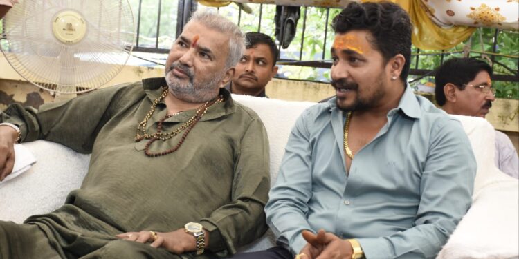 કોળિયાક નિષ્કલંક મહાદેવના સાનિધ્યમાં ભાદરવી અમાસના મેળાનો શુભારંભ.રાજ્ય કક્ષાના મત્સ્યોદ્યોગ અને પશુપાલન મંત્રીશ્રી પરસોત્તમભાઈ સોલંકીએ કોળિયાક નિષ્કલંક મહાદેવના દર્શન કરી ધન્યતા અનુભવી