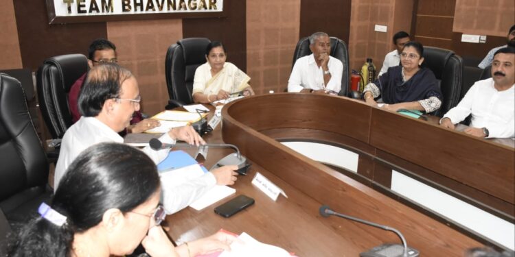 સાંસદ ખેલ મહોત્સવ-૨૦૨૫ના સુચારૂ આયોજન અંગે ભાવનગર ખાતે કેન્દ્રિય રાજ્ય મંત્રી શ્રીમતી નિમુબેન બાંભણીયાના અધ્યક્ષસ્થાને બેઠક યોજાઇ.