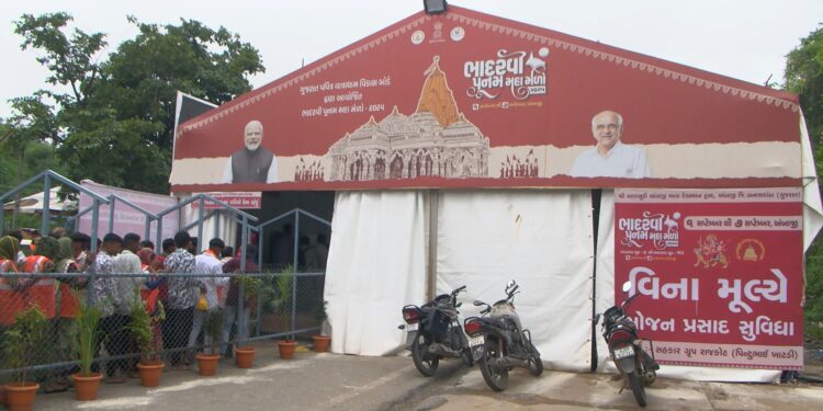 વૉટરપ્રૂફ ડોમની સુવિધાનો લાભ મેળવીને તંત્રનો આભાર વ્યક્ત કરતા યાત્રિકો