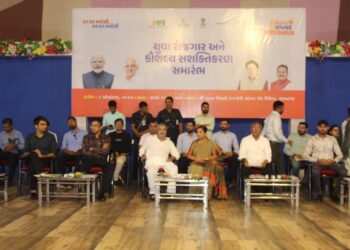 ભાવનગર ખાતે કેન્દ્રિય રાજય મંત્રી શ્રીમતી નિમુબેન બાંભણીયાના અધ્યક્ષસ્થાને ‘યુવા રોજગાર અને કૌશલ્ય સશક્તિકરણ’ સમારંભ યોજાયો: પશુપાલન રાજ્ય મંત્રી શ્રી પરષોત્તમભાઈ સોલંકીની પ્રેરક ઉપસ્થિતિ