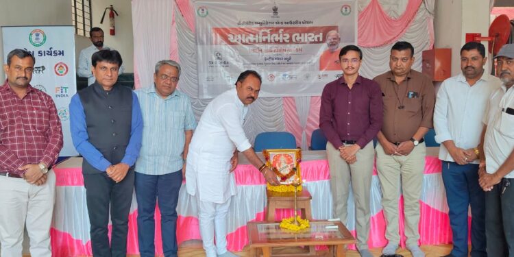 કેન્દ્રીય સંચાર બ્યુરો દ્વારા આત્મનિર્ભર ભારત અભિયાન અંતર્ગત તળાજા આઈ.ટી.આઈ ખાતે વિશેષ કાર્યક્રમ યોજાયો