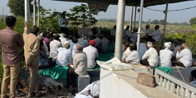 વલ્લભીપુર તાલુકાના નવાગામ ગામે ‘વિલિંગ ફાર્મર’ની‌ તાલીમ‌ યોજાઈ.પ્રાકૃતિક ખેતીનું મહત્વ તેમજ પ્રાકૃતિક ખેતીના સિદ્ધાંતોથી ખેડૂતોને અવગત કરાયાં