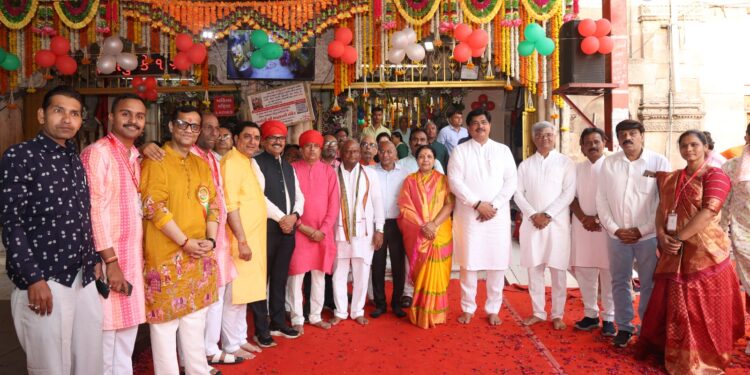 અમદાવાદના 615માં જન્મદિને વાજતે-ગાજતે નગરદેવી મા ભદ્રકાળીની ધામધૂમથી નગરયાત્રા નીકળી